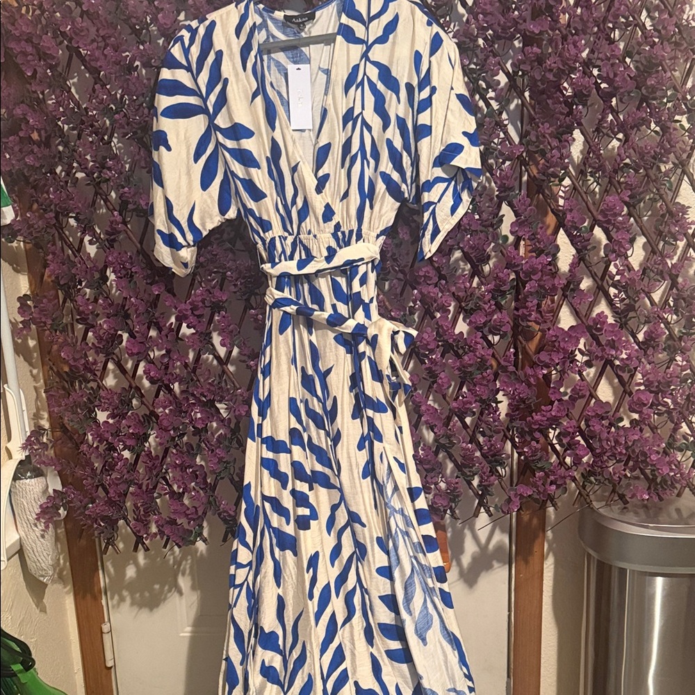 ALL SALES ARE FINAL: Aakaa Blue and Cream Leaf Pattern Long Sleeve Dress NWT